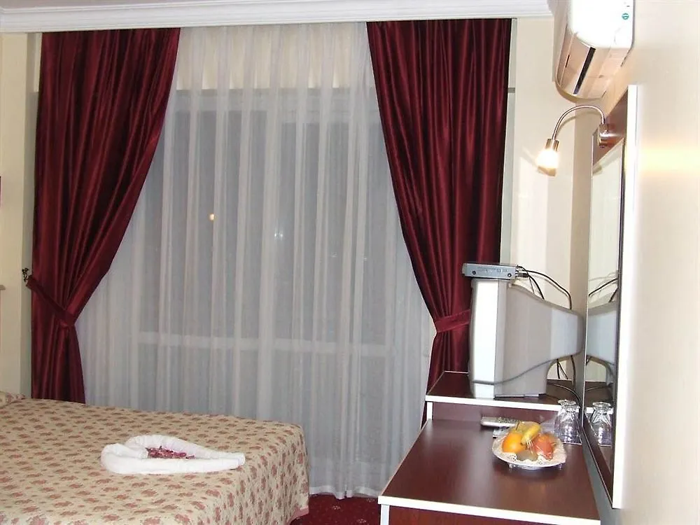 Metropolis Hotel Torbali 3*,